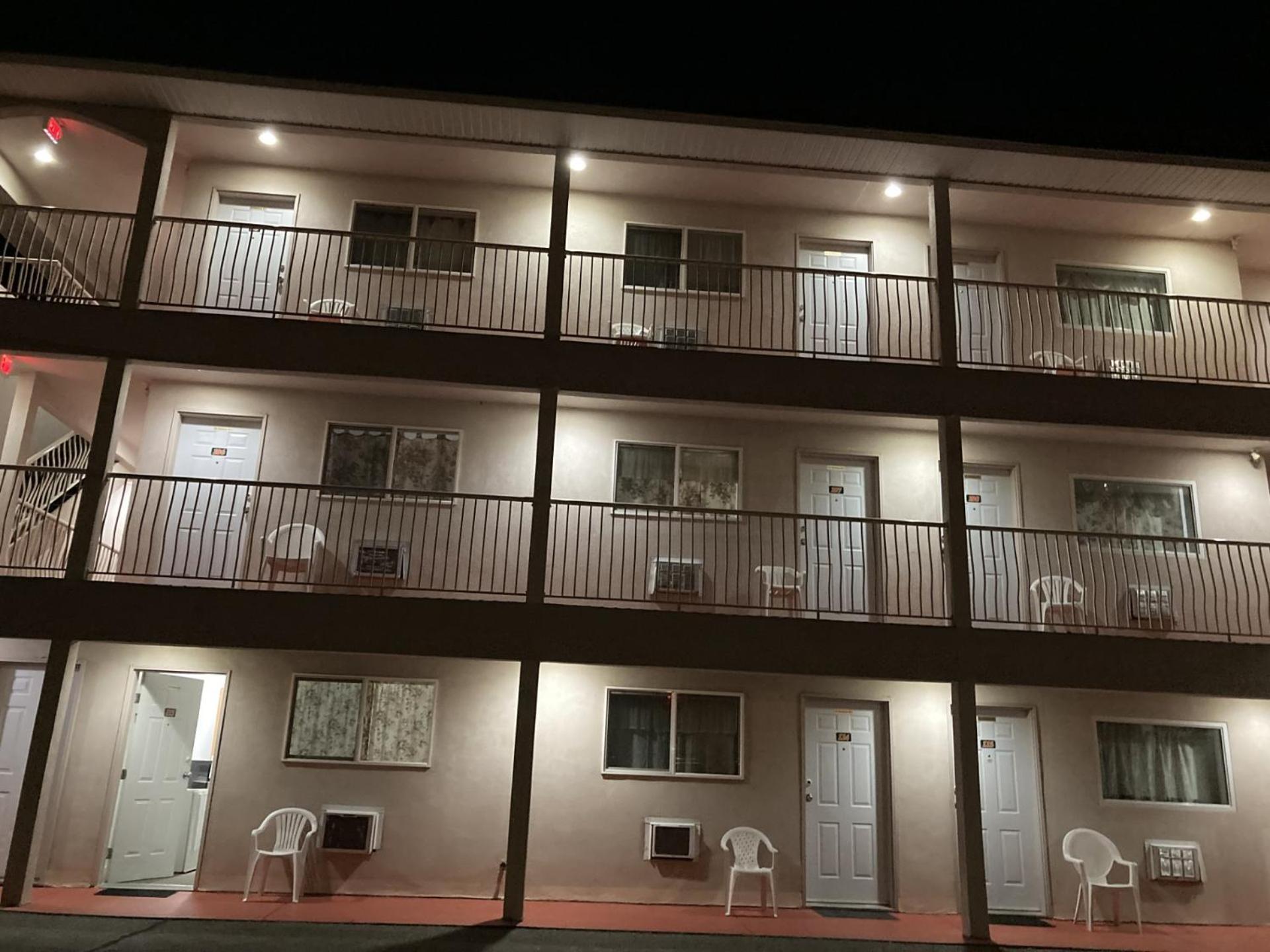 Motel 99 Grand Forks Buitenkant foto